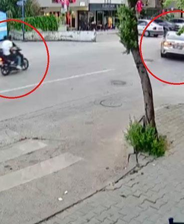 Motosiklet ile otomobilin çarpıştığı kaza kamerada; 2 yaralı
