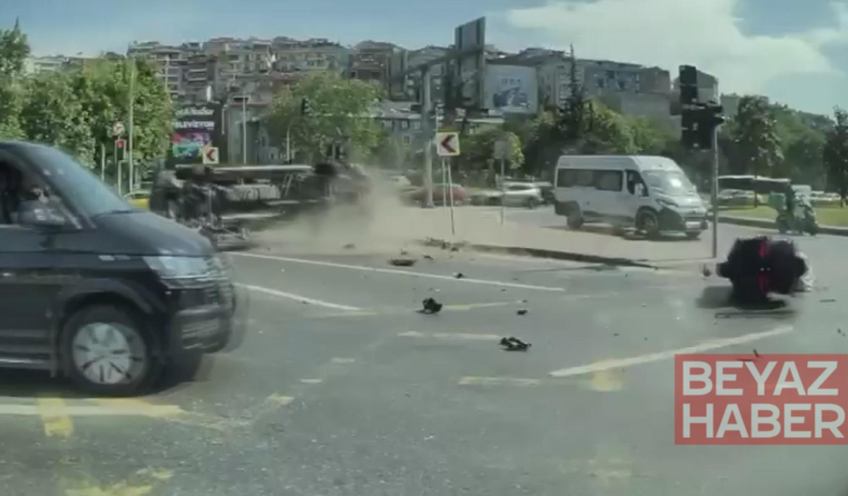 Kağıthane’de 4 kişinin yaralandığı ambulans kazası kamerada