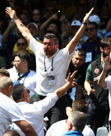 Fenerbahçe'de seçimin ilk gününde üyeler arasında gerginlik yaşandı