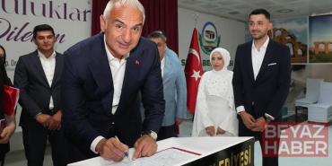 Bakan Ersoy, Antalyalı çiftin nikah şahidi oldu