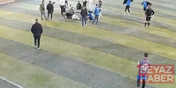 Halı sahada dili boğazına kaçan oyuncuya müdahale kamerada