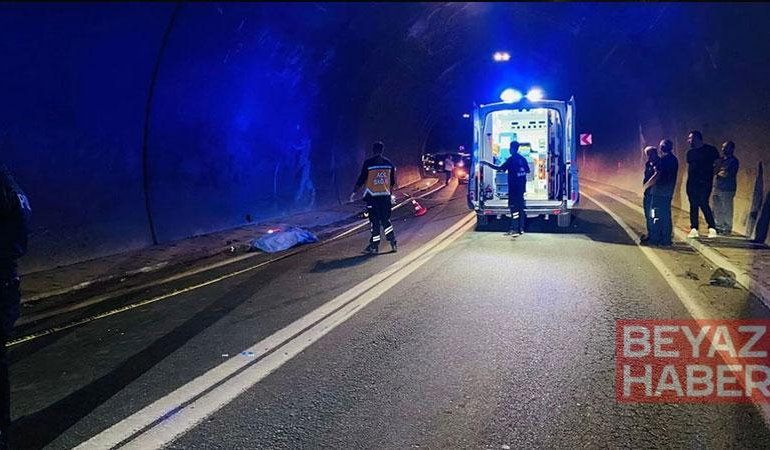Tünelde otomobil ile motosiklet çarpıştı; 1 ölü, 2 yaralı