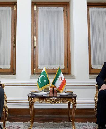 İran Dışişleri Bakanı Arakçi, Pakistan İçişleri Bakanı Nakvi ile görüştü