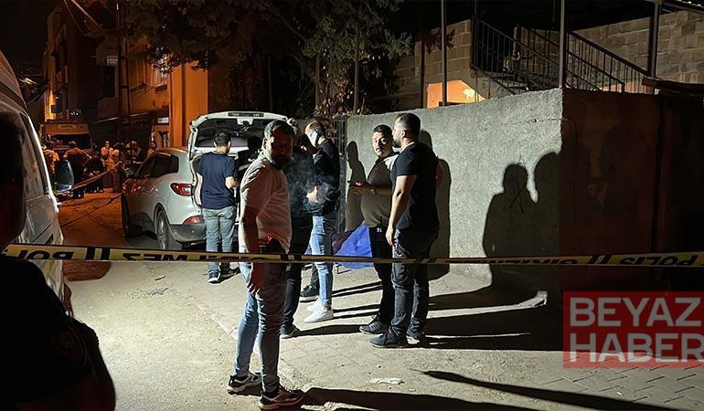 Alacak verecek kavgasında kendisini tabancayla yaralayan kardeşini bıçaklayarak öldürdü