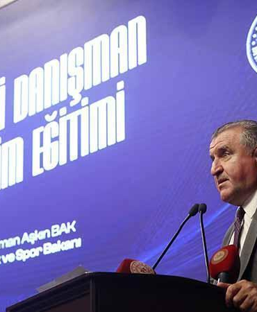 Bakan Bak: Gençlerimizin manevi gıdalarını sağlıyoruz