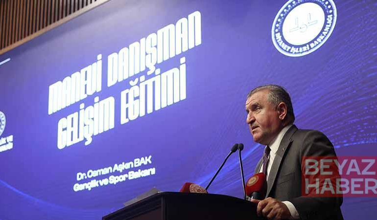 Bakan Bak: Gençlerimizin manevi gıdalarını sağlıyoruz