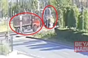 Kamyon ile tramvayın çarpışması kamerada; 5 yaralı
