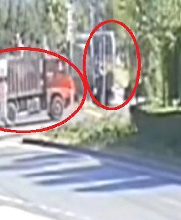Kamyon ile tramvayın çarpışması kamerada; 5 yaralı