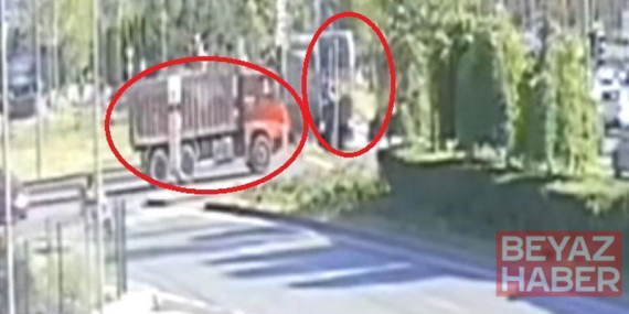 Kamyon ile tramvayın çarpışması kamerada; 5 yaralı