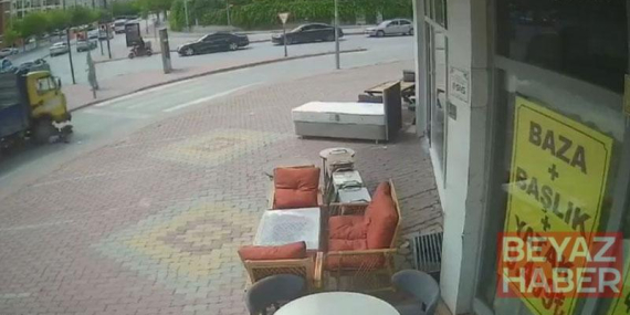 Bisikletteki 3 çoçuk kamyonetin altında kaldı; o anlar kamerada