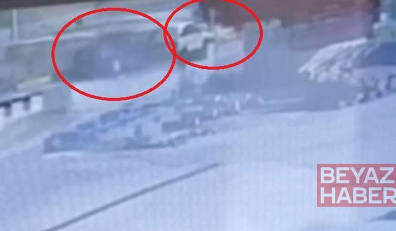 Kayseri’de iki otomobilin çarpıştığı kaza kamerada; 2 yaralı