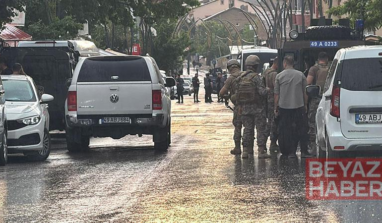 İşitme engelli kardeşini ve bir polis memurunu yaralayan şüpheli, operasyonla etkisiz hale getirildi