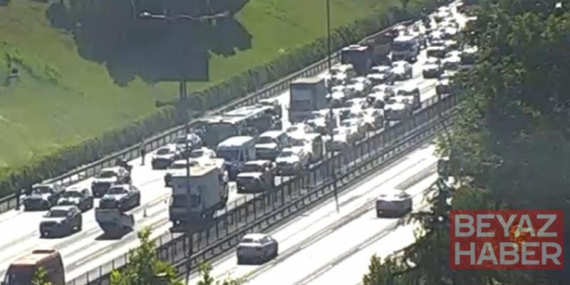 TEM Otoyolu’nda araç takla attı; trafikte yoğunluk oluştu