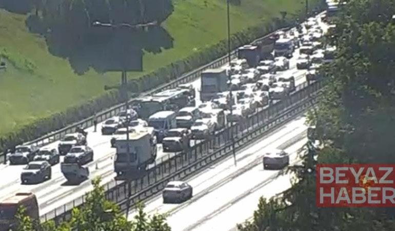 TEM Otoyolu’nda araç takla attı; trafikte yoğunluk oluştu