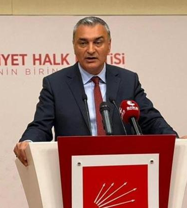CHP Sözcüsü Sarı: Kamuoyunda sıklıkla tartışılan, iddianamelere konulan olan bu arkadaşlarımızla ilgili disiplin süreci uygulama kararı almış bulunuyoruz