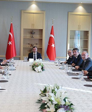 Cevdet Yılmaz, Cumhurbaşkanlığı Ekonomi Politikaları Kurulu üyeleriyle görüştü