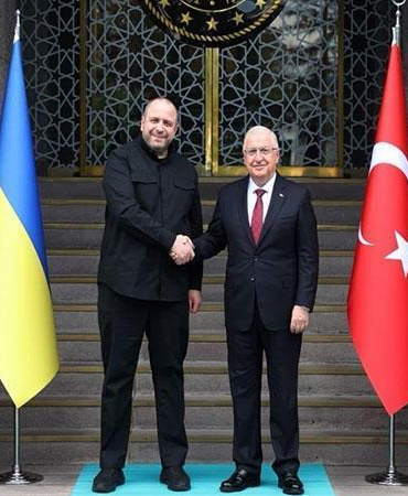 Bakan Güler, Ukrayna Savunma Bakanı Umerov ile bir araya geldi