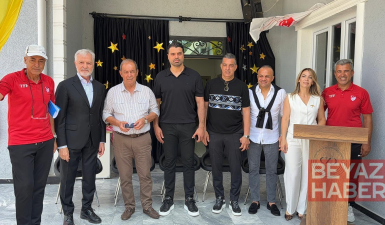 İskenderun’da öğrenciler, eski futbolcu ve teknik direktörlerle buluştu
