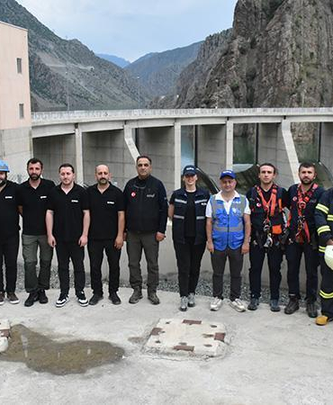 Artvin Barajı’nda tatbikat; türbinde mahsur kalan personel kurtarıldı