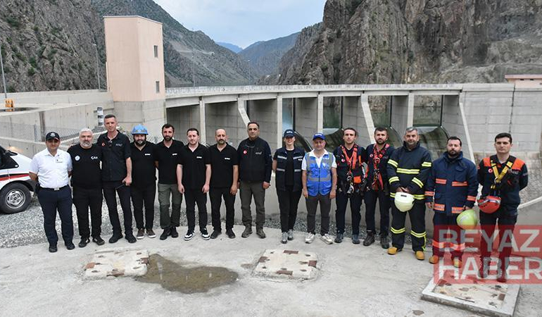 Artvin Barajı’nda tatbikat; türbinde mahsur kalan personel kurtarıldı