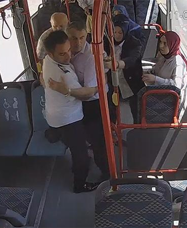 Otobüste fenalaşan yolcusunu güzergahını değiştirip hastaneye yetiştirdi