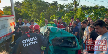 Ordu’da minibüs, park halindeki otomobile çarptı: 3 yaralı