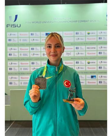 Beykoz Üniversitesi öğrencisi Elif Naz Kara