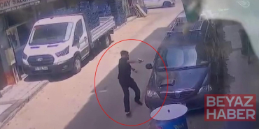 Bursa’da silahlı saldırı anı kamerada: 2 yaralı