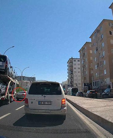 TIR şoförünün manevrası olası kazayı önledi; o anlar kamerada