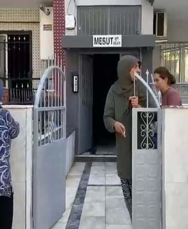Tartıştığı boşanma aşamasındaki eşini öldürdü, kızını yaraladı