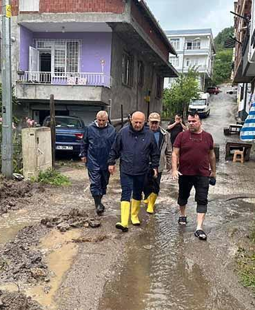 Ordu’da sağanak; ev ve iş yerlerini su bastı