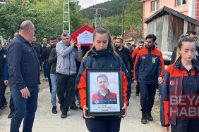 Yaşamını yitiren AFAD personelinin cenaze namazını babası kıldırdı