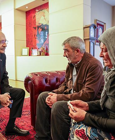Kılıçdaroğlu, mağdur aileyi makamında kabul etti