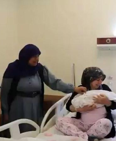 13 yıl sonra çocuk sahibi olan aile, bebeklerine doktorun adını verdi