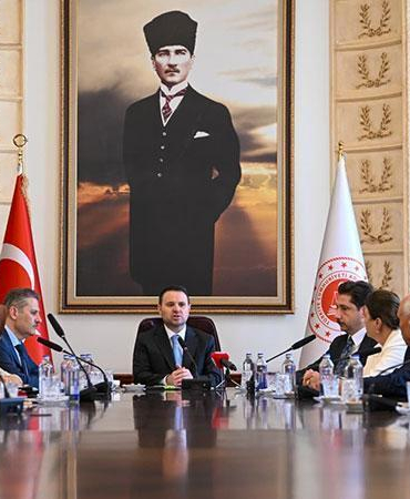 Bakan Gürlek, HAKMED temsilcileriyle bir araya geldi