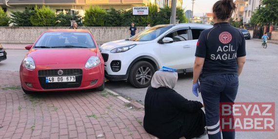 Cipin çarpıp, sürüklediği otomobil kaldırıma çıkarak durdu; 4 yaralı