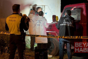 Çocuklar oynarken hareket eden kamyonet ile ev arasında sıkışan Ayaz öldü; o anlar kamerada