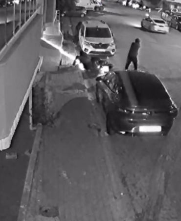 Esenyurt’ta iki grup arasında silahlı çatışma kamerada