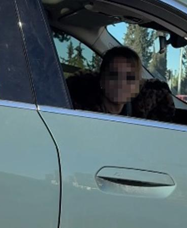 İki sürücünün trafikteki tartışması kamerada