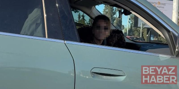 İki sürücünün trafikteki tartışması kamerada