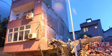 Kağıthane’de yıkım sırasında yanındaki binalar hasar gördü; 2 bina tahliye edildi