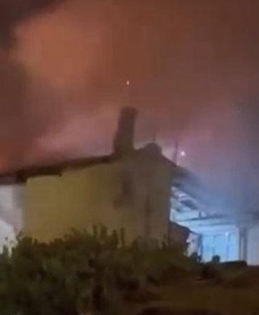 Gaziosmanpaşa’da gecekondu alev alev yandı