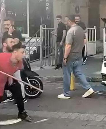 Avcılar’da tekmeli yumruklu sokak kavgası kamerada
