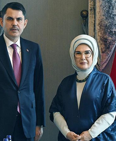 Emine Erdoğan, Bakan Kurum