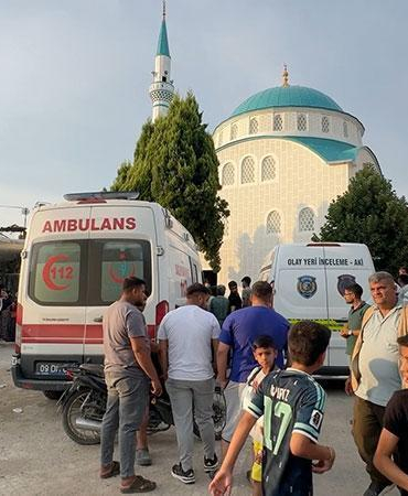 Cami inşaatında 2 işçi iskeleden düştü: 1 ölü, 1 yaralı
