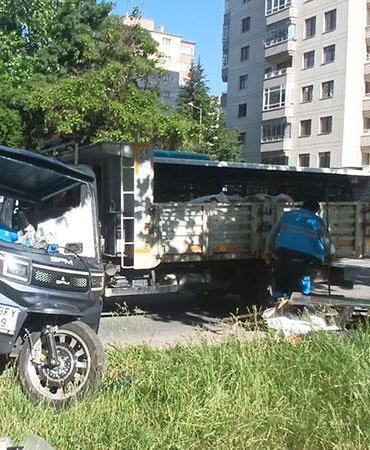 Kayseri’de otomobil ile elektrikli bisiklet çarpıştı: 5 yaralı