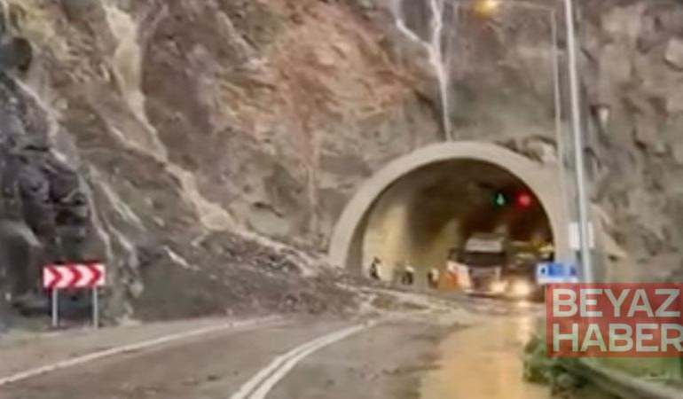 Artvin- Erzurum karayolunda heyelan
