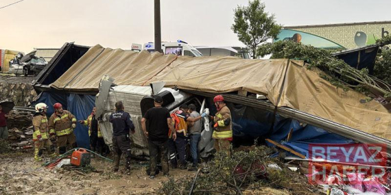 Manisa’da üç aracın karıştığı zincirleme kaza: 2 ölü, 4 yaralı