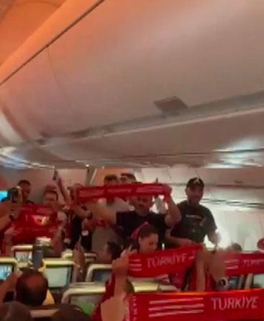 İstanbul’dan San Francisco’ya giden uçaklarda milli takım coşkusu