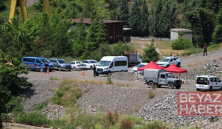 Maden ocağındaki göçükte mahsur kalan işçiyi kurtarma çalışmaları 3
